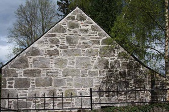 Rear photo of stone wall gable end of stone cottage in Dunblane Stirling